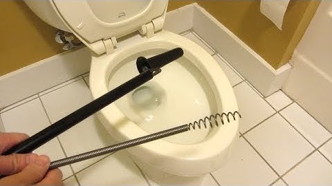 How to Snake a Toilet when Plunger Doesn