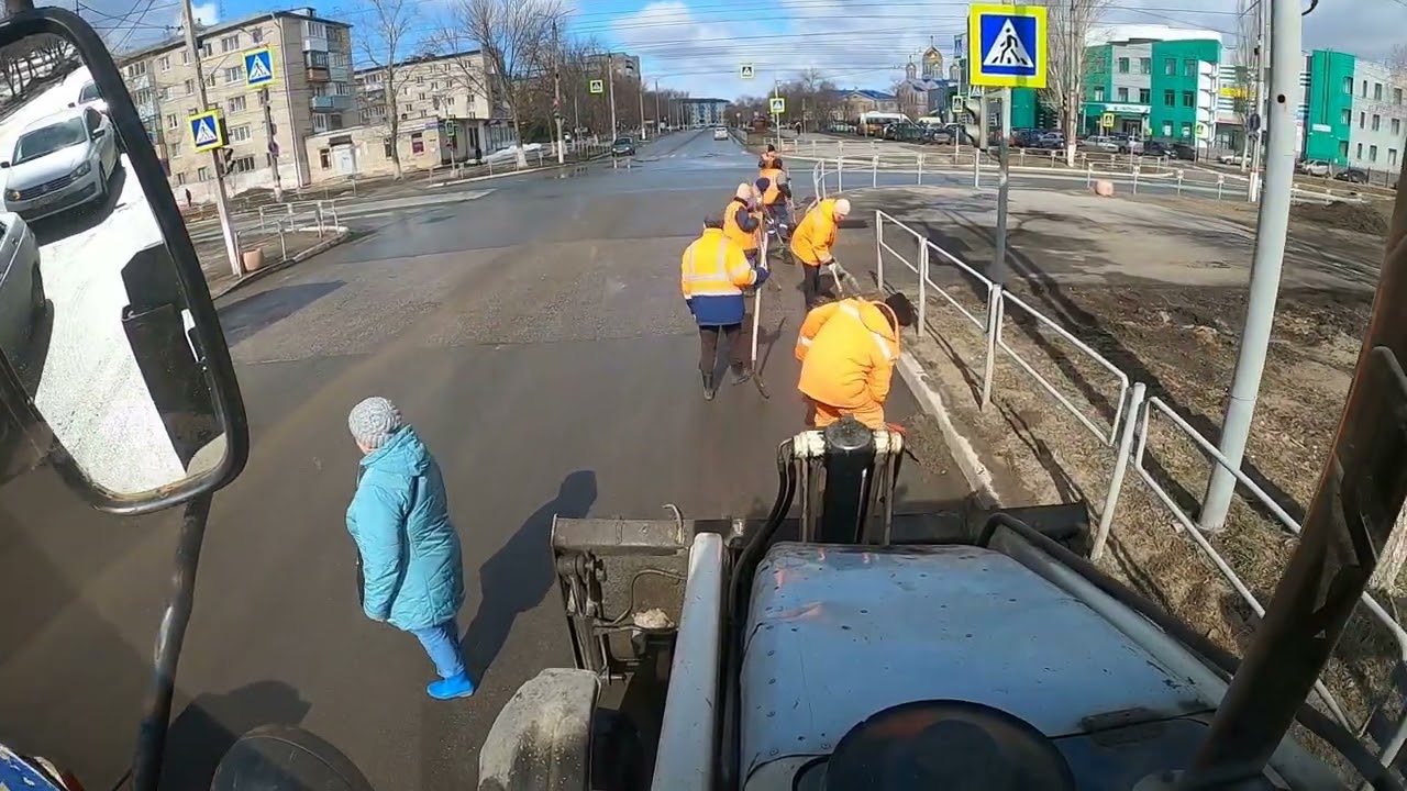 Снова при бардюрка. Сгоняли в поселок убрали ветки.