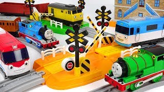 Let's make a rail to the Titipo Control Center! Rail-play set with Thomas! #PinkyPopTOY