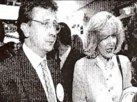 En 1997 el escritor y columnista de "El Mundo", don Leopoldo Alas, criticÃ³ la actitud de la periodista doÃ±a Karmele Marchante en el programa "TÃ³mbola", de la productora de don Ãngel Moreno, que se emitÃ­a en tres cadenas autonÃ³micas: Canal 9, Telemadrid y Canal Sur.