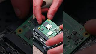 Unboxing and building the handheld cyberdeck by ClockworkPi: uConsole
