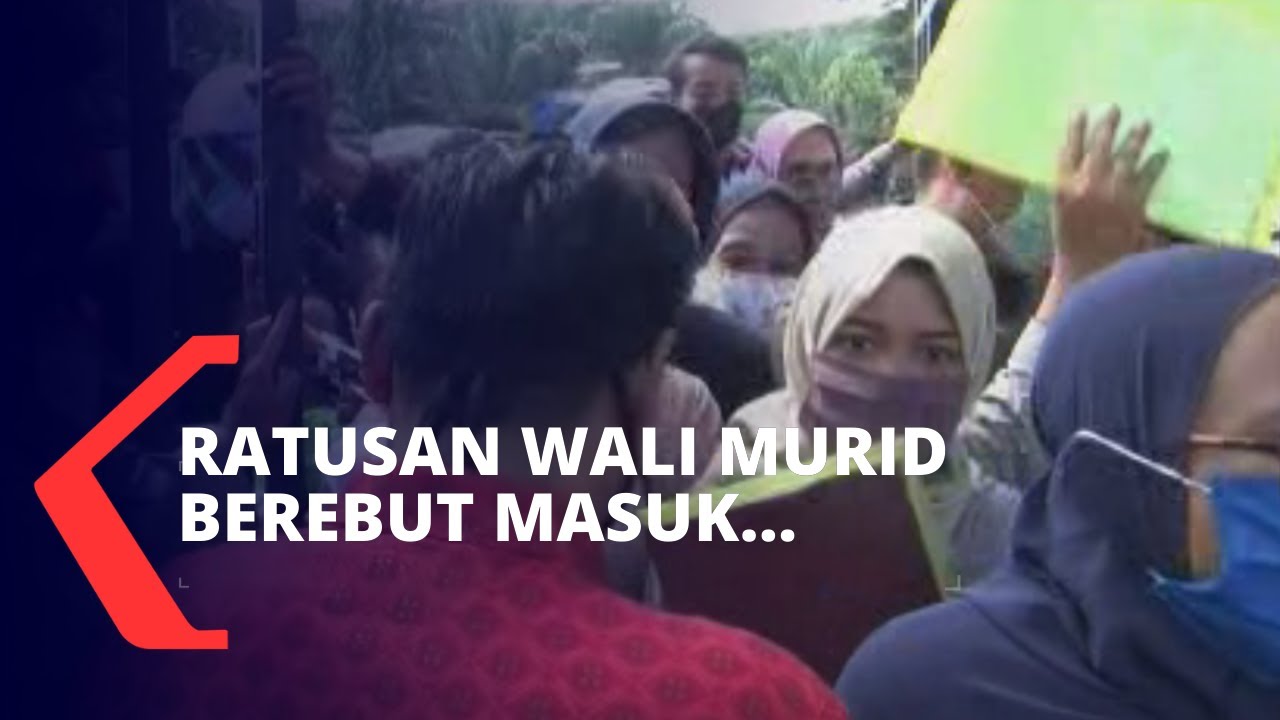 PPDB Online Tak Bisa Diakses, Ratusan Wali Murid Berebut Masuk Kantor