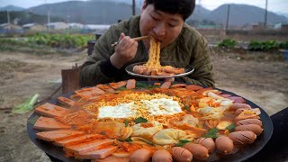 🍜Instant noodles with ham, sausage on a cauldron lid - Mukbang eating show