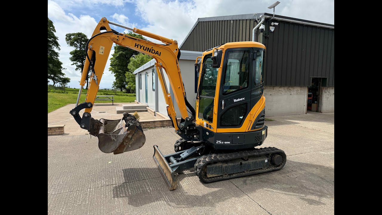 Hyundai R25z 9ak Walk Round Video Youtube 
