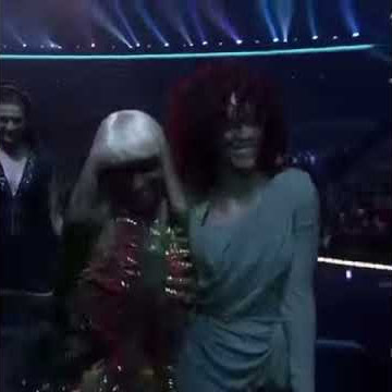 Rihanna slapping Nicki's butt 😍