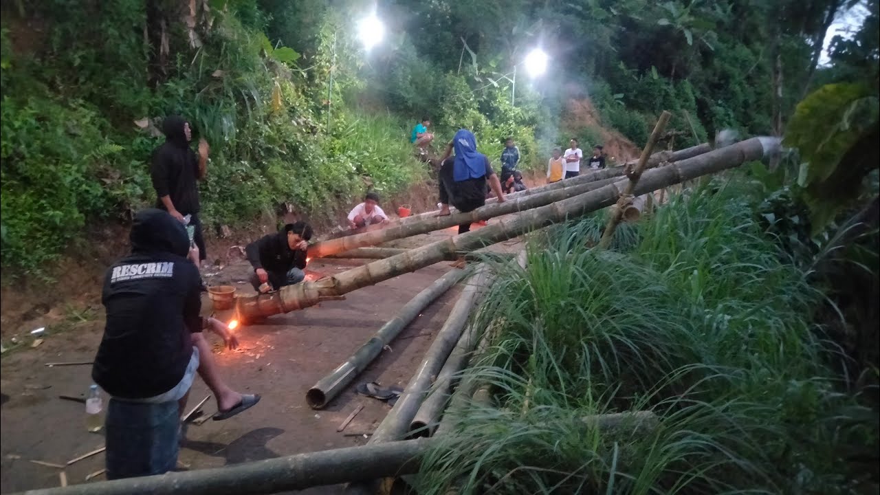 Tradisi Lebaran Meriam Bambu Desa Kentangan Balong Jenawi Karanganyar