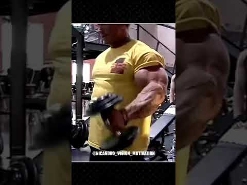 صاحب الجسم المتميز وعضلات الذراعين الرهيبة اللاعب الأسطورة لى بريست