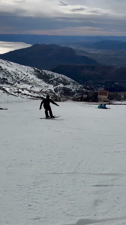 Power, precision, and flow in every turn!!🥷🏻❄️ #ski #salomon #qst #QST98