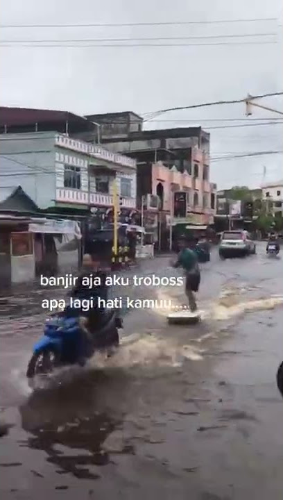 Hujan Aja Aku Terobos Apalagi Hati Kamu #shorts #youtubeshorts