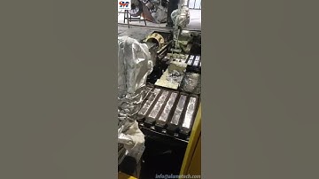 Robot aluminum melting furnace slag removal