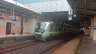 560次電頭愛車更換雙單232次普悠瑪及417次魯蛋交會通過七堵站