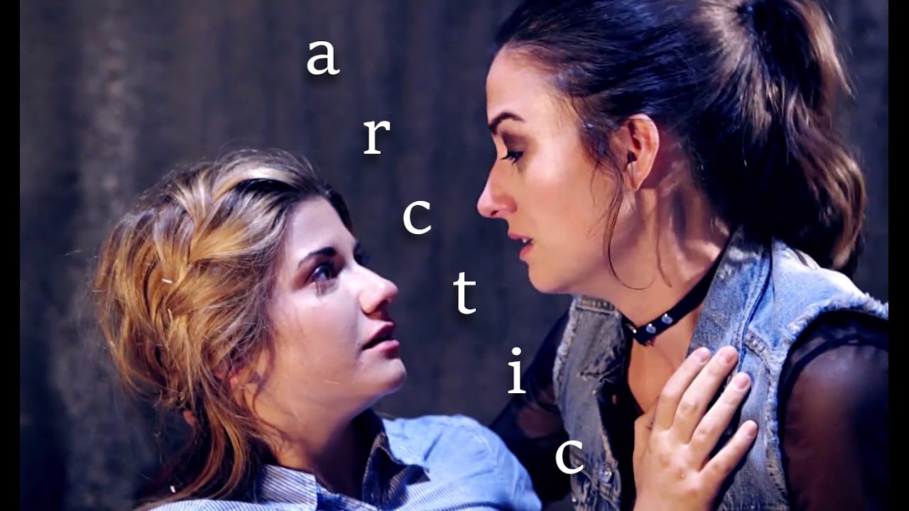 Laura and Carmilla - Arctic | 3x36