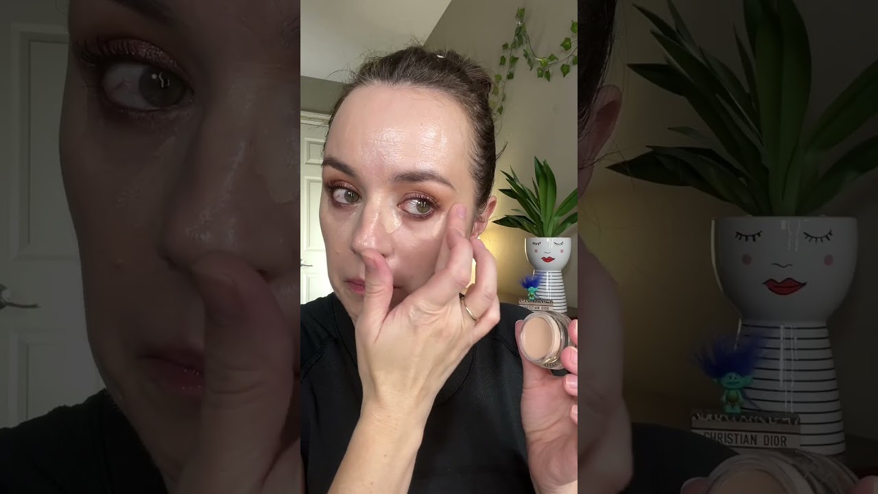 GLOSSIER Stretch Concealer G11  