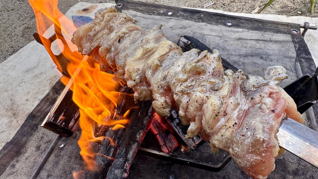 焚き火でクソデカ焼き鳥を上手に焼いてハイボールをキメるだけの動画