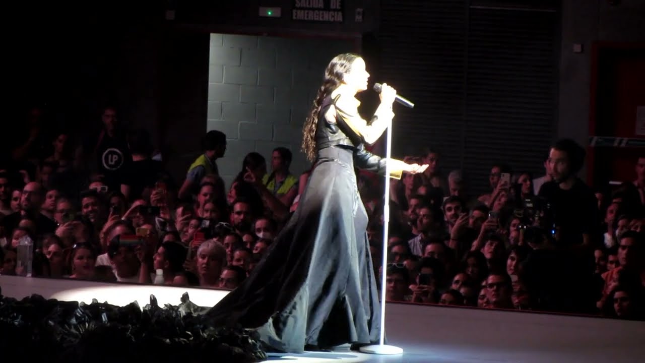 ROSALÍA - De Plata (MOTOMAMI World Tour 2022 - Live from Spain)