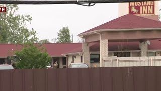 Man taken into custody after SWAT standoff at Houston hotel