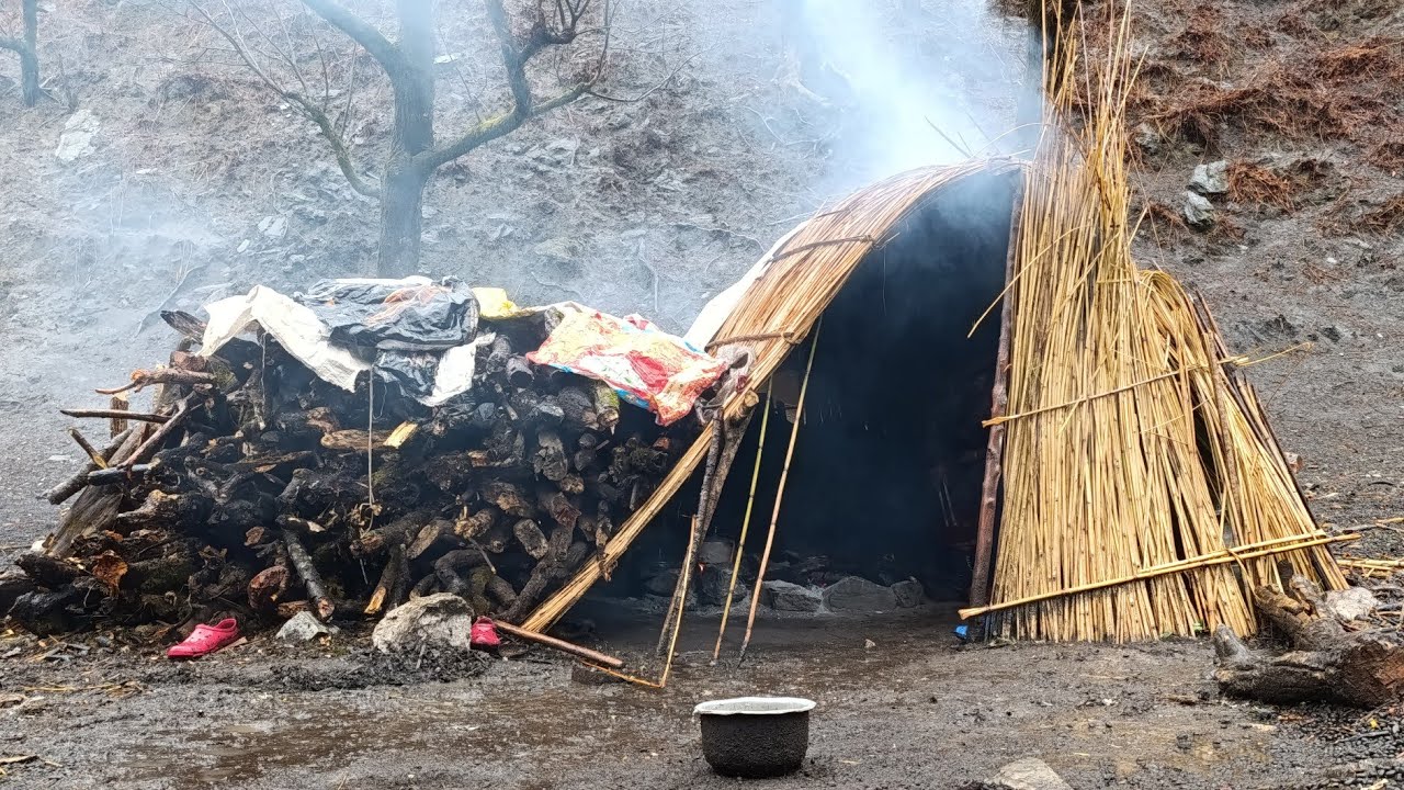 Best Life in A Himalayan Shepherd’s During The Snowfall | Most Relaxing | Village Documentary Video