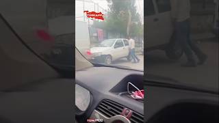 🧑‍🎤Hulk Işine Bak Kardeşim 😎💪🏼 İzmirde Bir Kişi, Hatalı Park Eden Araçlara Böyle Müdahale Etti