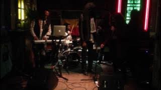 Reggae band playing at La Favela Chic bar and restaurant (Paris 2016)