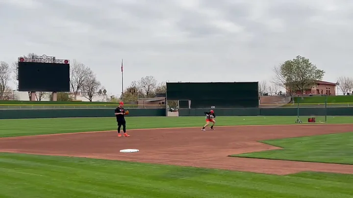 Matt Chapman and Willy Adames Take Grounders for San Francisco Giants! (2025 MLB Spring Training)
