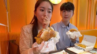 도쿄에서 한달걸려 예약한 맘스터치 처음 먹어본 일본아내