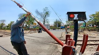 UNIQUE!!!, Sawotratap Railway Crossing, Sidoarjo, East Java