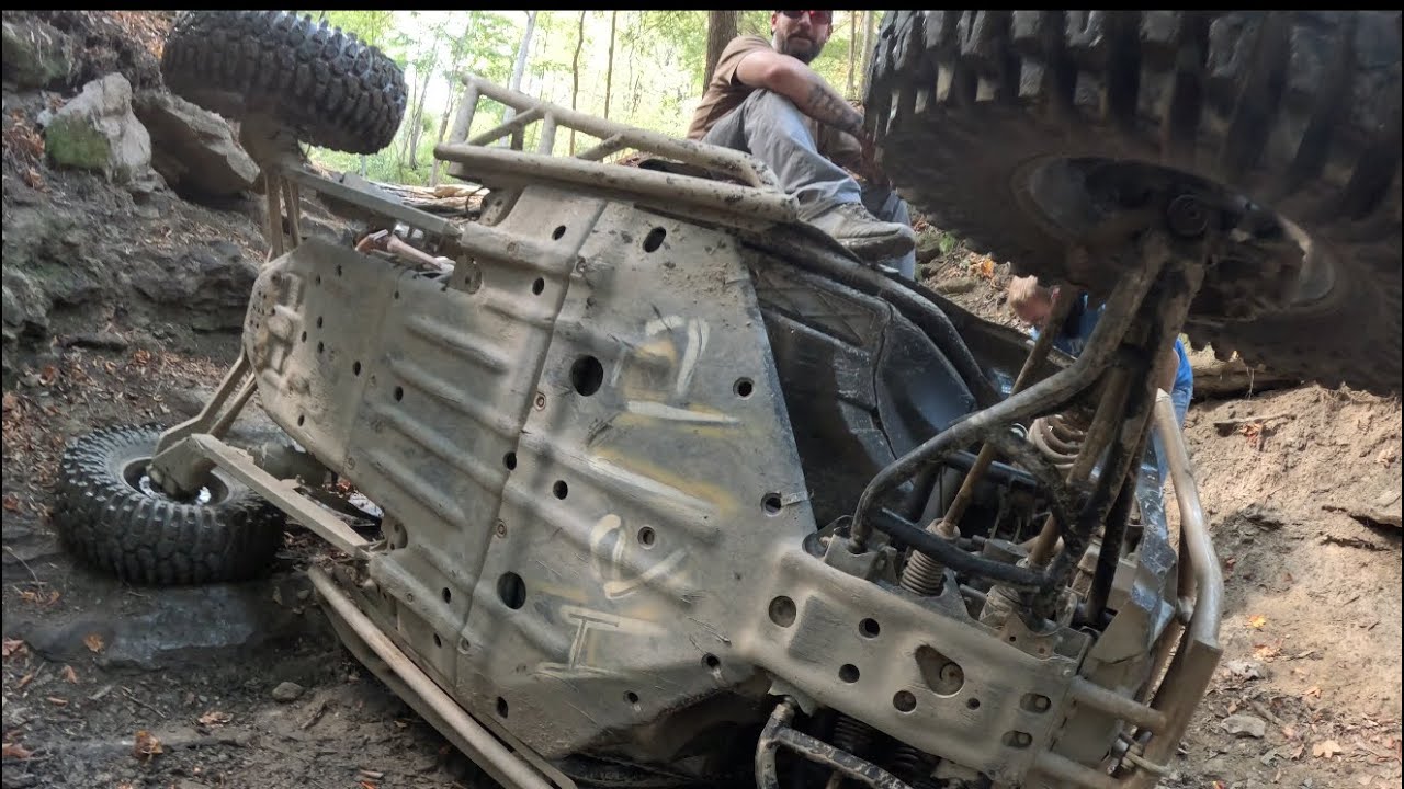 Всё ещё в Уэллсвилле, мы находим Kit Kat, и кто-то падает с китайского водопада.