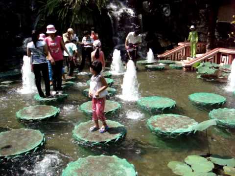 Video Cả nhà tại thác nước nhận tạo trong Suối Tiên... - youtube