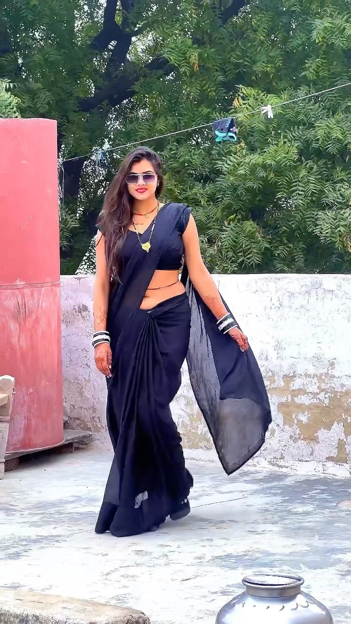 साड़ी में लागे बटर fly #shorts #meenu #trending #trendingshorts