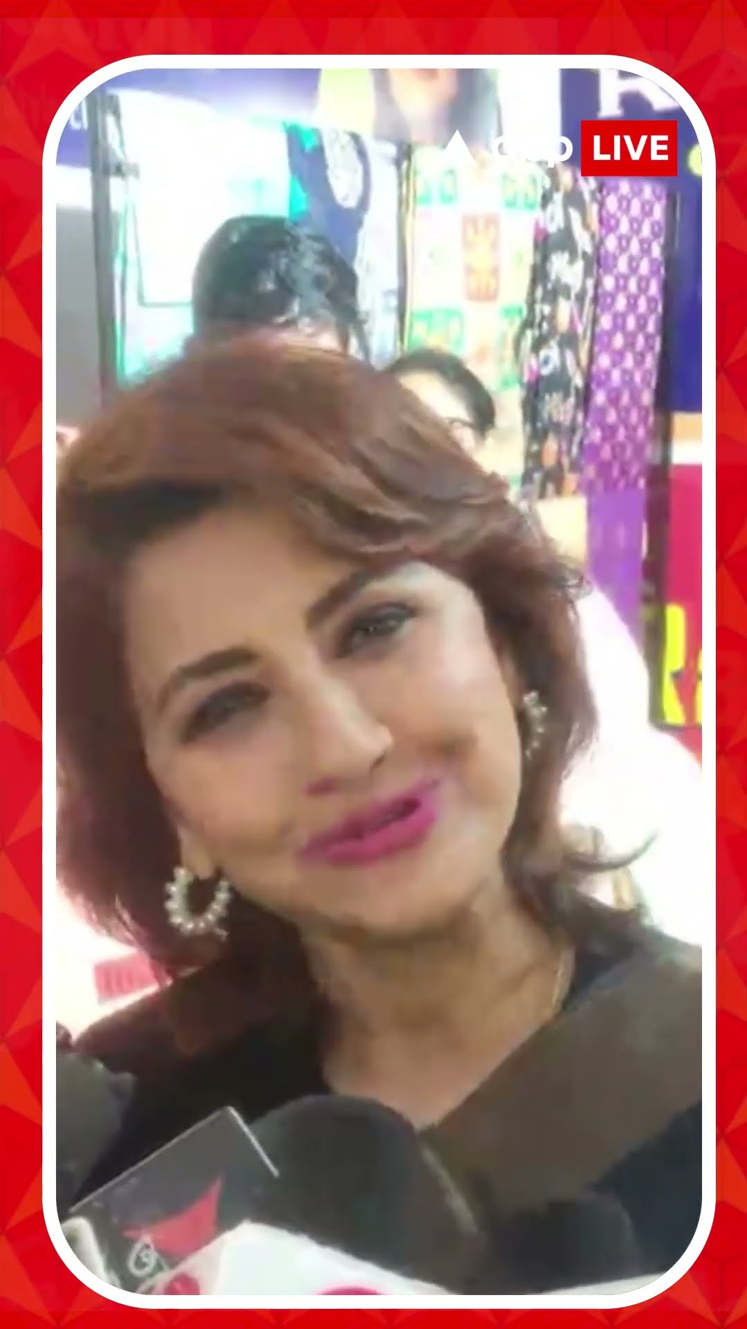 'যে-ই নেবে ডিসকাউন্ট', চুঁচুড়া মাঠে নিজের স্টল নিয়ে বললেন রচনা