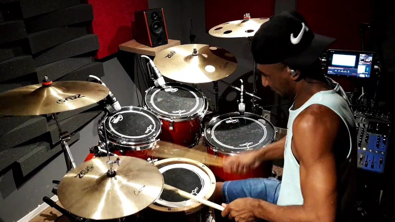 Cassiane - Com muito Louvor ( drum cover)