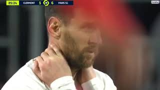 Messi Derin Düşüncelere Dalmış Gibi  Free Clip Resimi