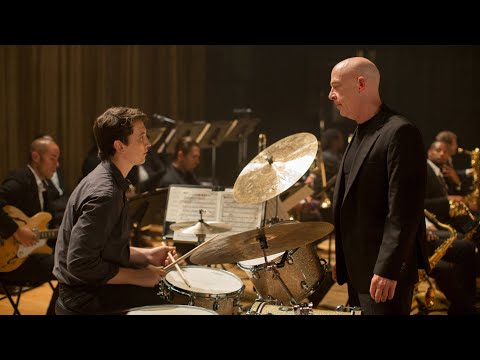 موسيقار بيستخدم اسلوب مختلف مع الطلبة بتاعته و بيحاول يطلع احسن ما عندهم ملخص فيلم Whiplash