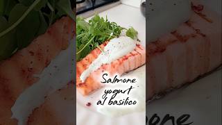 Лосось с кремом из йогурта и базилика #итальянскиерецепты #готовимподомашнему #рецепты