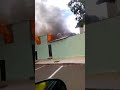 VÍDEO: PEDREIRO SALVA CRIANÇA DE INCÊNDIO E VIRA HERÓI NO RS.  O pedreiro Anderson Rodrigues da Silva, de 25 anos, salvou uma criança, de 7 anos, de um incêndio na tarde dessa quarta-feira, 10, no centro de Santa Rosa, região noroeste do Rio Grande do Sul.