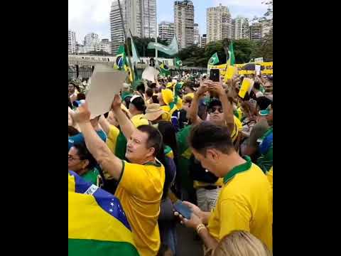 manifestação em frente