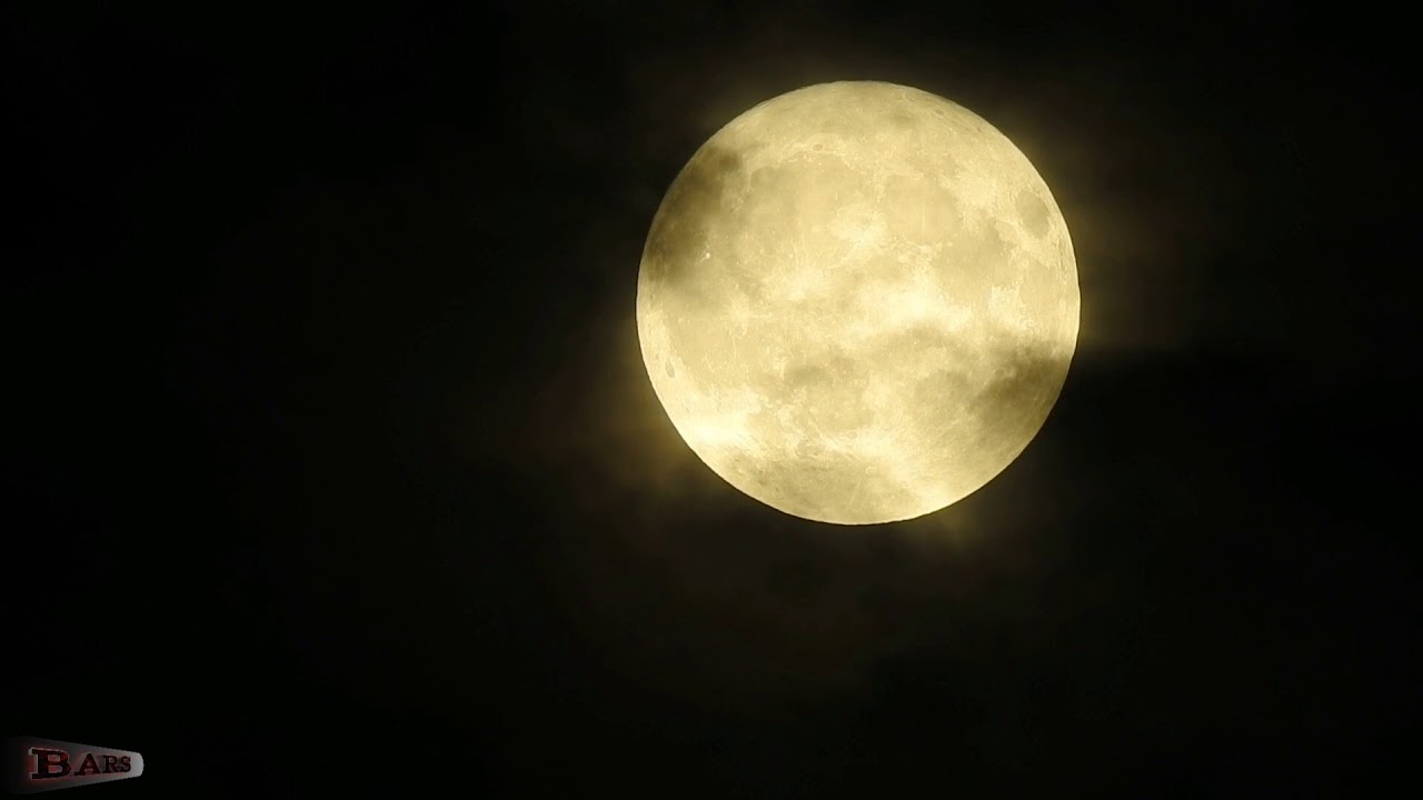 Почему луна светится в ночном