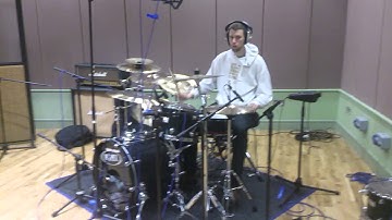 Amazing Left Handed Drummer Plays Epic Right Handed Solo! Better Than Travis!!!!!