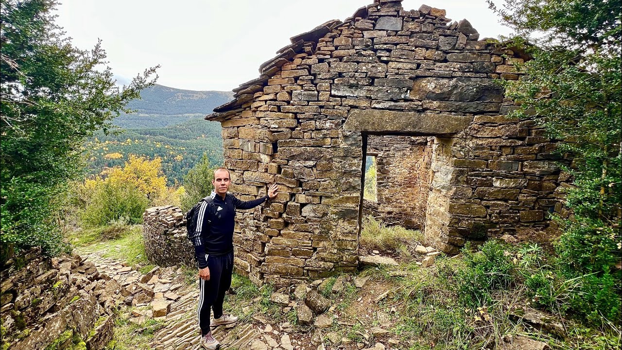 PELIGRO AL EXPLORAR ESTA ALDEA EN EL ABANDONO MÁS ABSOLUTO
