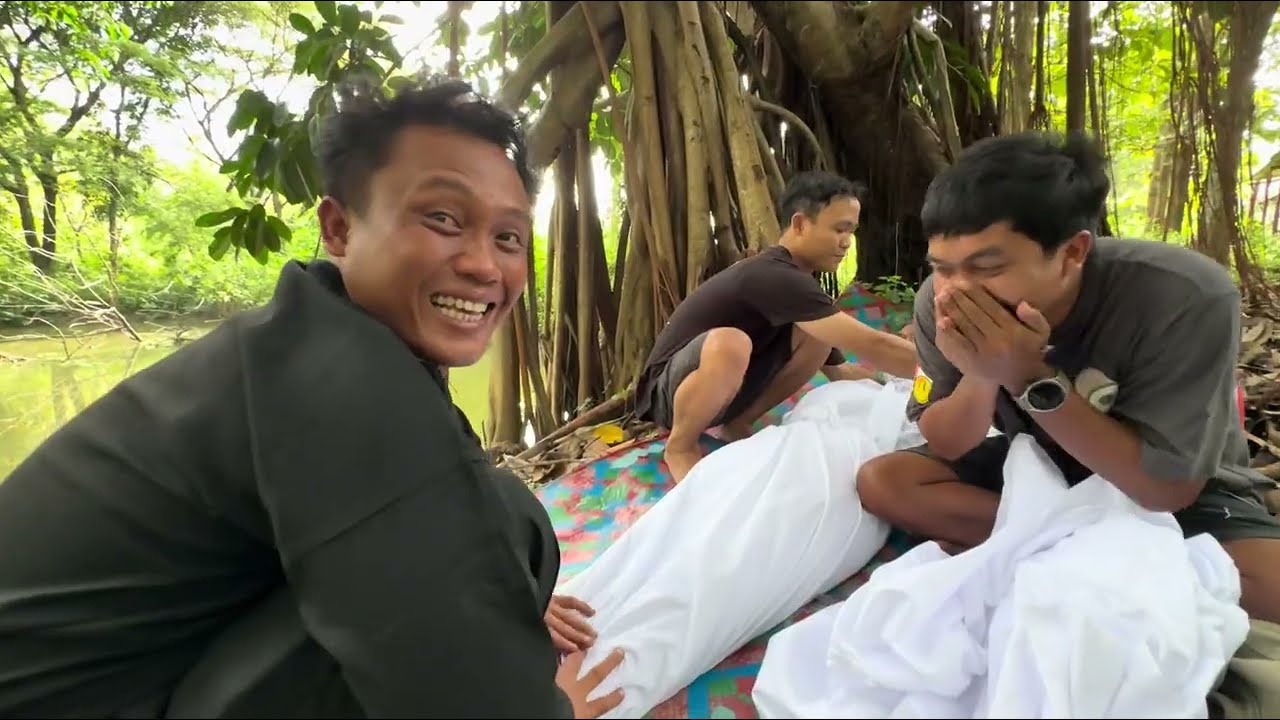 BEHIND THE SCENE ! - ENDRO ONI PUCAT KETAKUTAN JADI POCONG DI TENGAH HUTAN ANGKER ! 😭🤣🤯❌️🙉