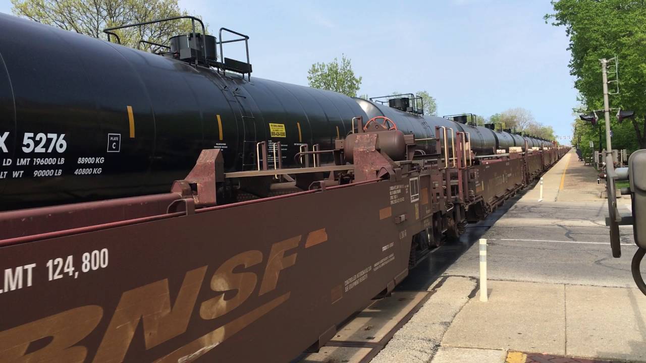 BNSF Oil Train Meets BNSF Empty Intermodal Train at Riverside IL - YouTube