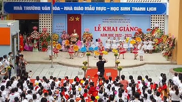 Bài hát: Chu Văn An A ngôi trường dấu yêu được vang lên trong lễ khai giảng của trường con.