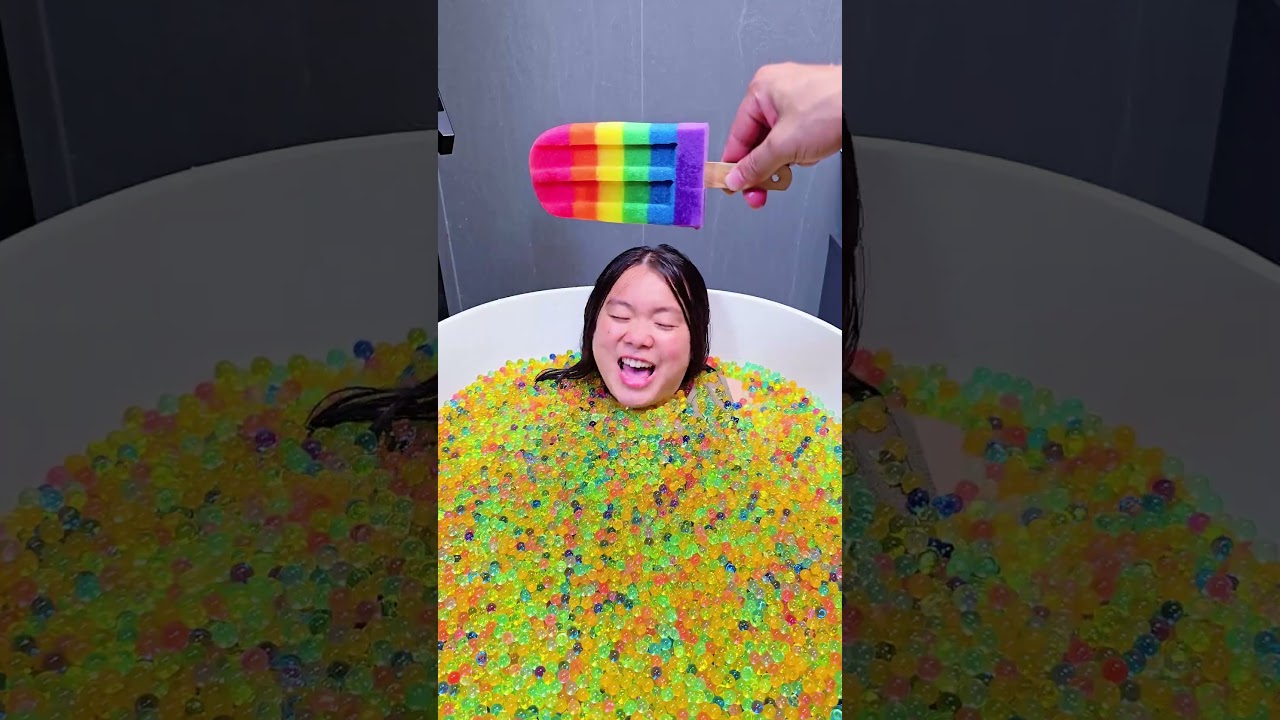 This is the worst birthday surprise ice cream ever!🍓🍬🍭😱😂