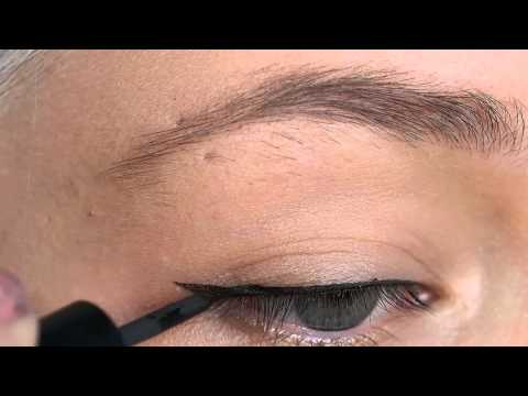 Video: Nestemäisen eyelinerin levittäminen: 12 vaihetta (kuvilla)