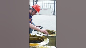 Ultrasonic flaw detection operation in the production of crushing equipment accessories