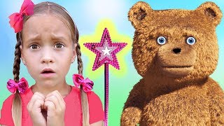 София играет на Детской площадке и потеряла свою Любимую Игрушку София играет на Детской площадке и потеряла свою Любимую Игрушку