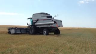 Gleaner r72 firing up