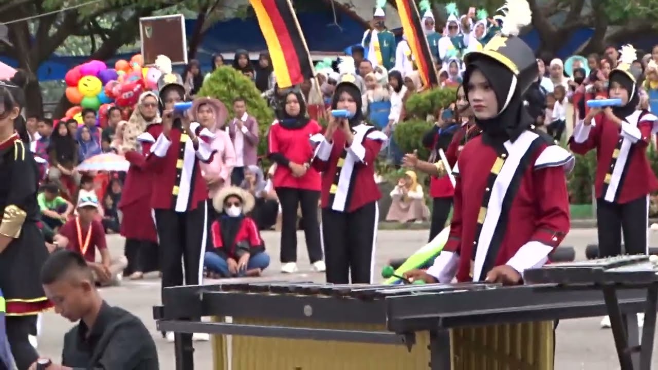 MARCHING BAND SMPN 1 LENGAYANG - PESISIR SELATAN di Painan Marchingband Festival II Carocok Painan