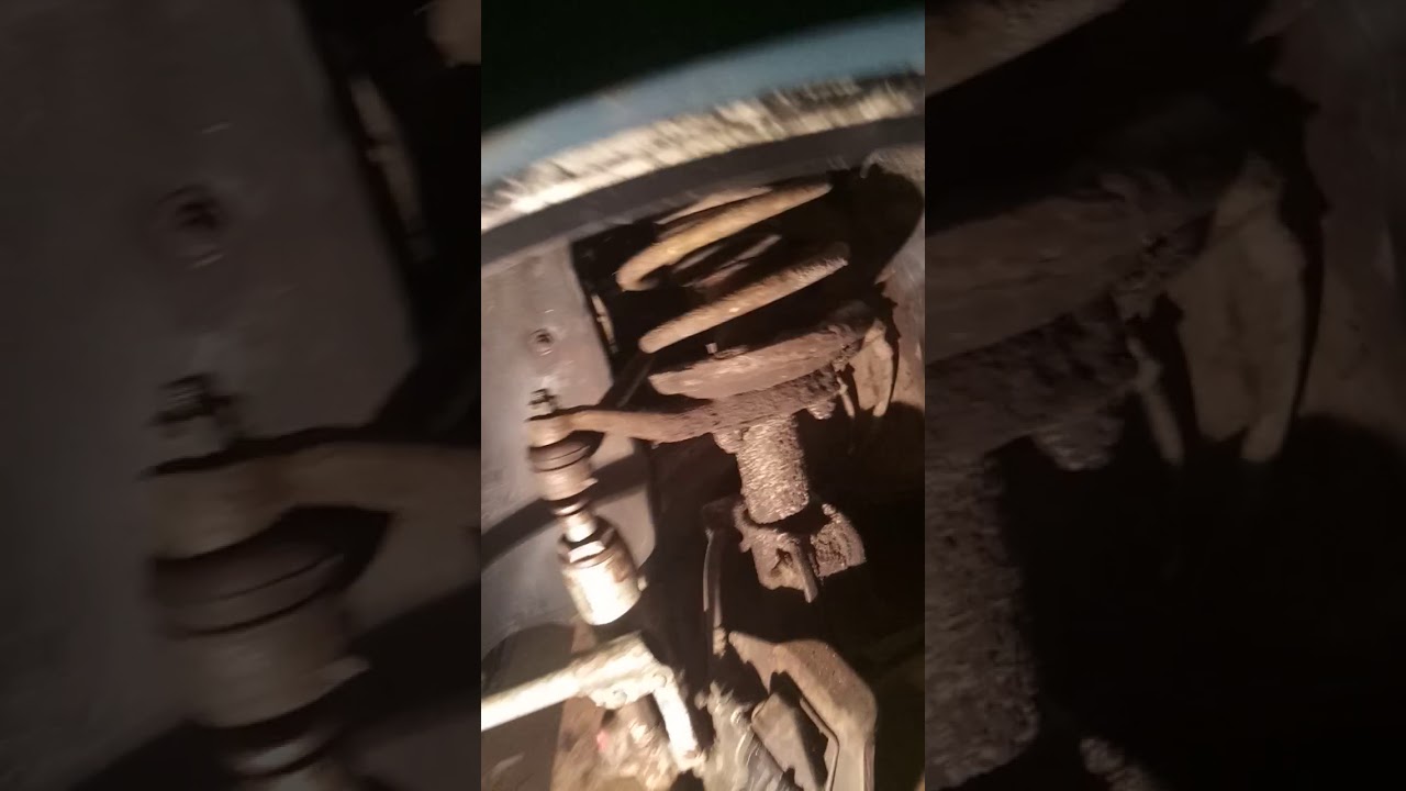 Что делать если вы не можете открутить гайку с рулевой тяги,если болт ...