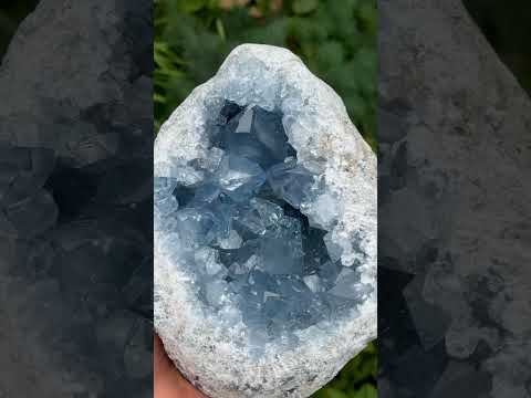 Великий ЦЕЛЕСТИН кристал жеода, друза - натуральний камінь - МАДАГАСКАР, видео 1